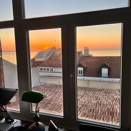 Spectacular River-view Duplex - * Lisboa